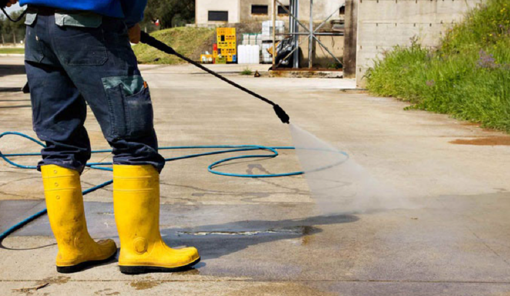Ways to Save Water When Using a Power Washer